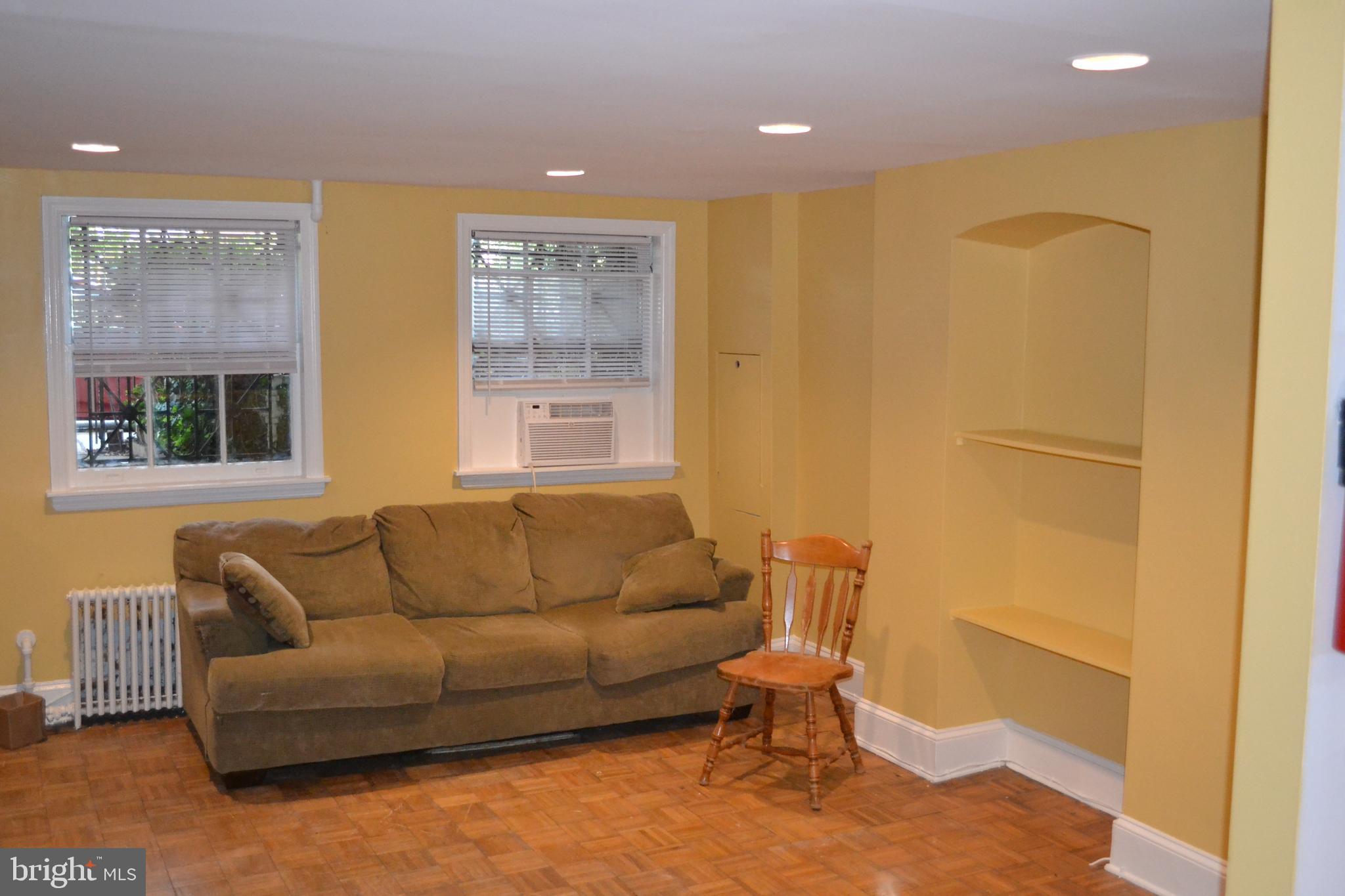 810 D Street Southeast Washington, DC 20003 - Photo 4 of 25