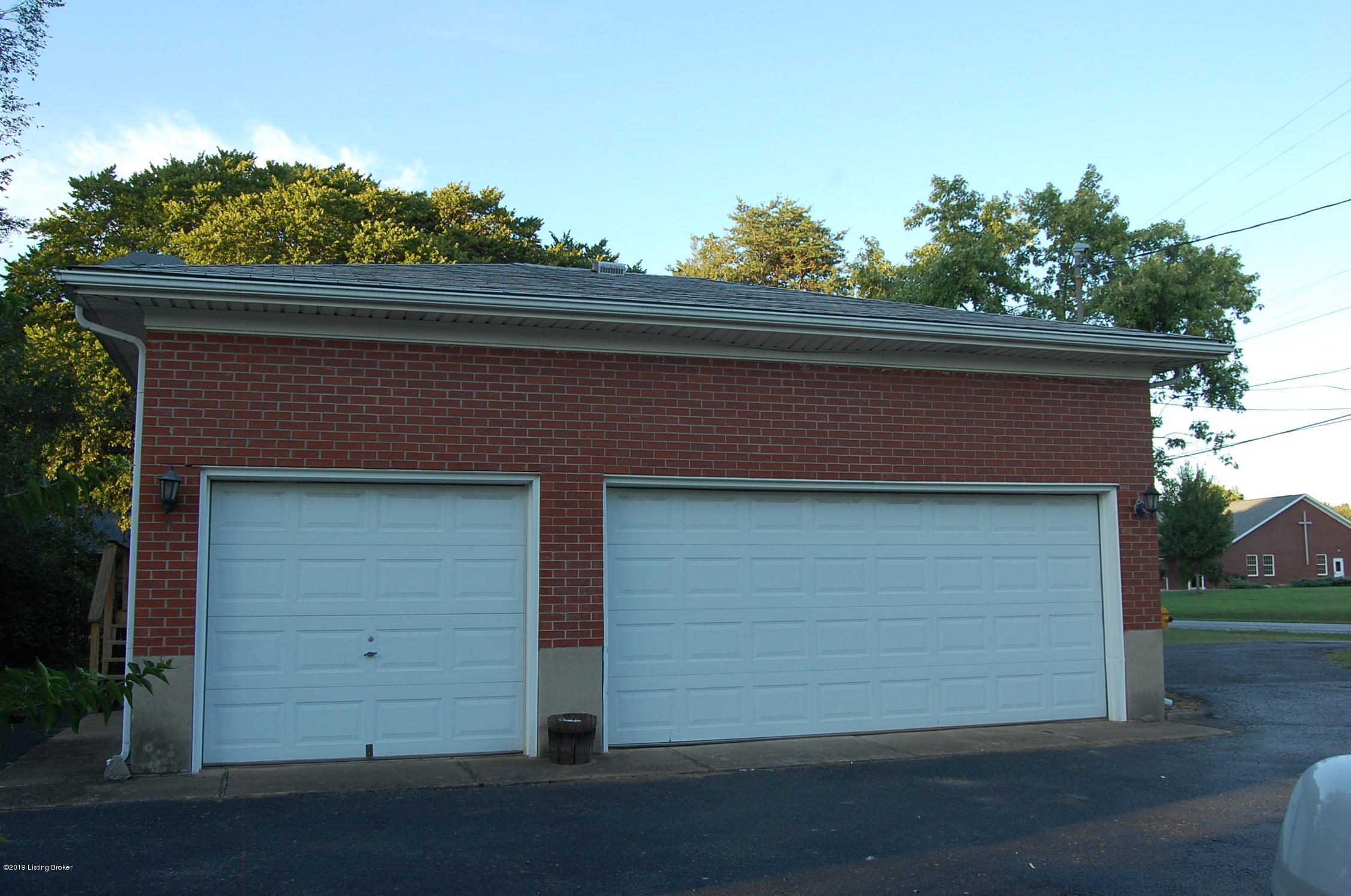 8910 Shepherdsville Road Louisville, KY 40219 - Photo 7 of 28 DSC_0019