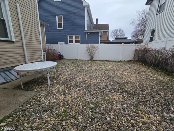 a view of a outdoor space with a house