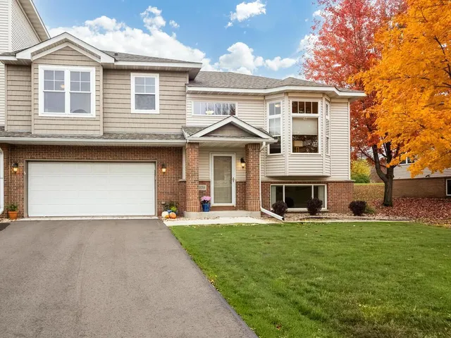 $350,000 | 20159 Holister Lane, Lakeville, MN 55044