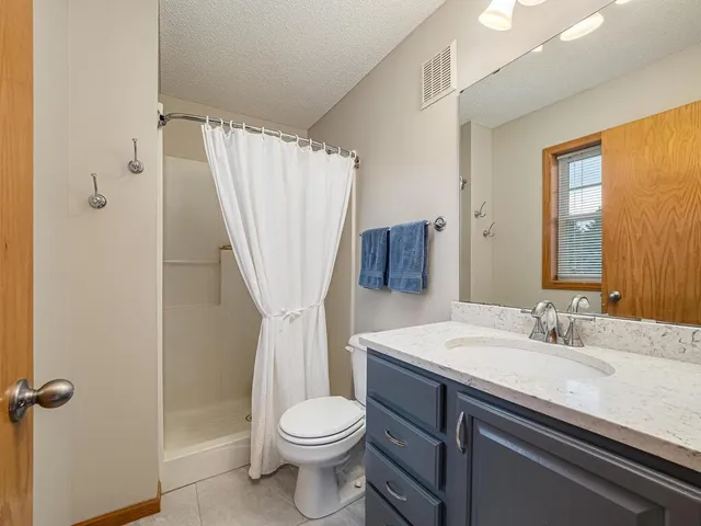 $350,000 | 20159 Holister Lane, Lakeville, MN 55044