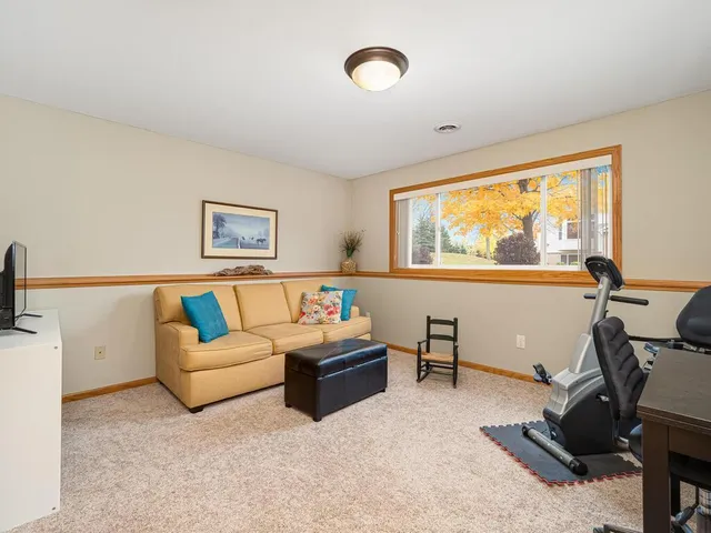 $350,000 | 20159 Holister Lane, Lakeville, MN 55044