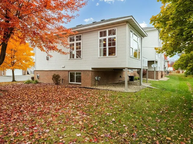 $350,000 | 20159 Holister Lane, Lakeville, MN 55044