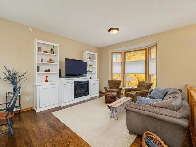 $350,000 | 20159 Holister Lane, Lakeville, MN 55044