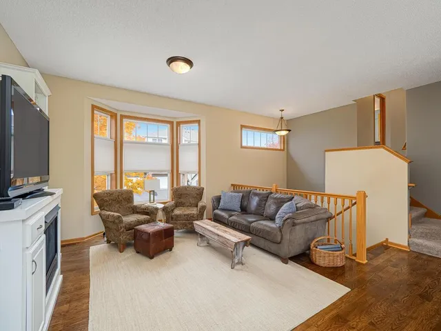 $350,000 | 20159 Holister Lane, Lakeville, MN 55044