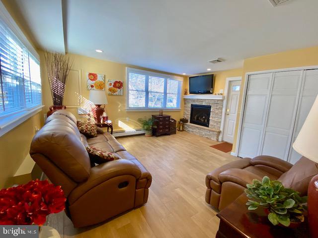 116 East Endfield Road Feasterville-Trevose, PA 19053 - Photo 19 of 63 Stylish Family Room