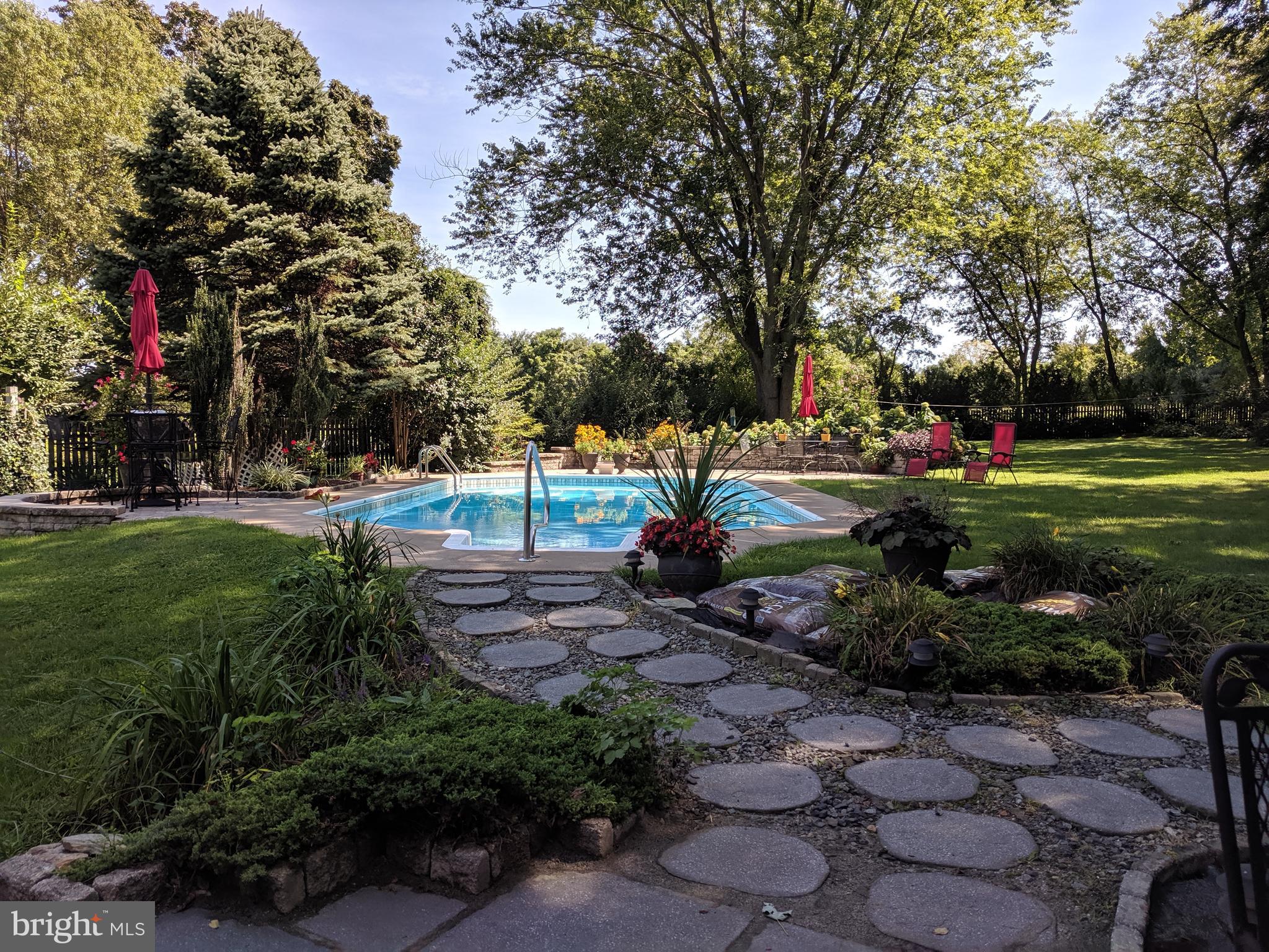 116 East Endfield Road Feasterville-Trevose, PA 19053 - Photo 6 of 63 Relax