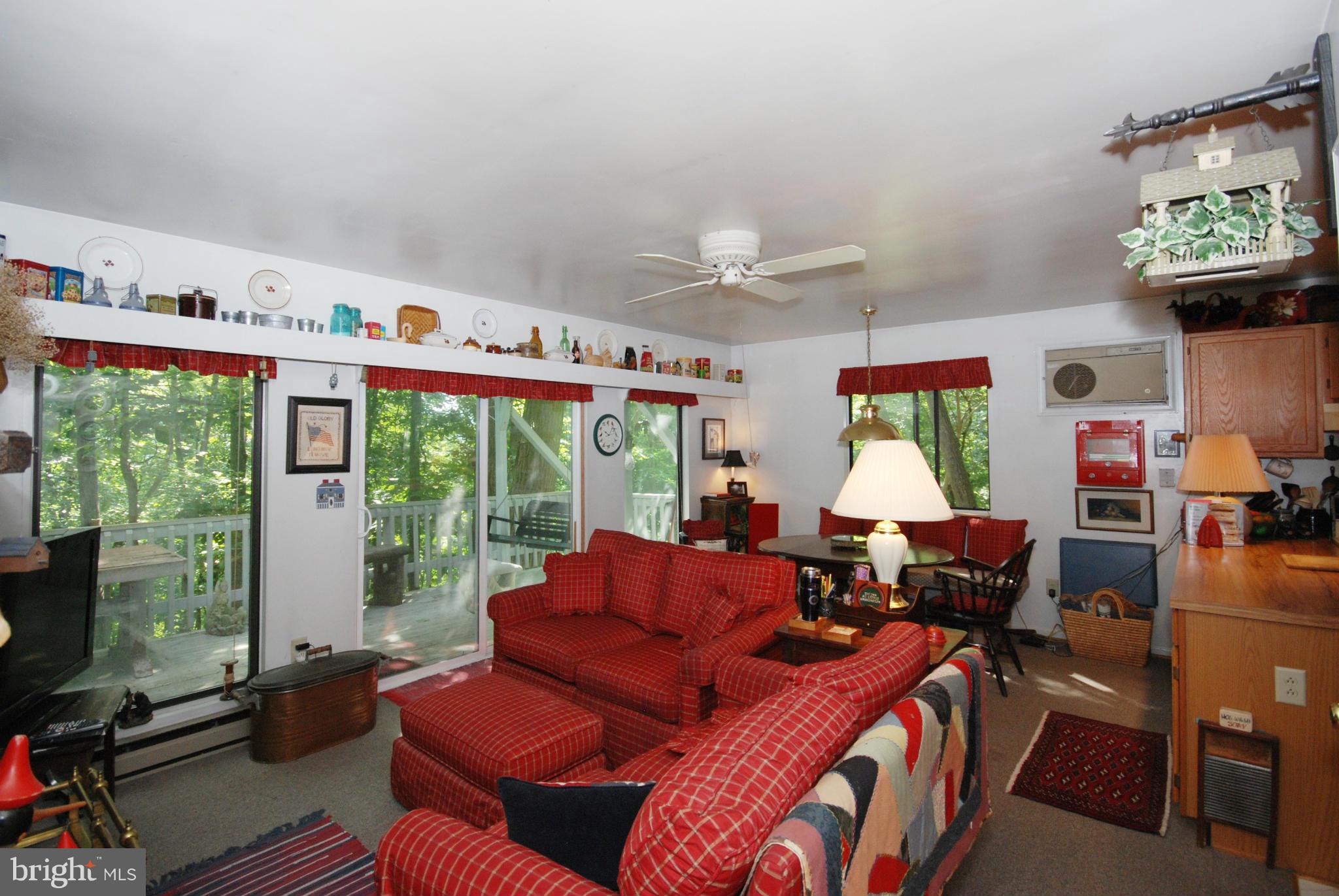 162 Pocahontas Road Front Royal, VA 22630 - Photo 12 of 28 Living Room