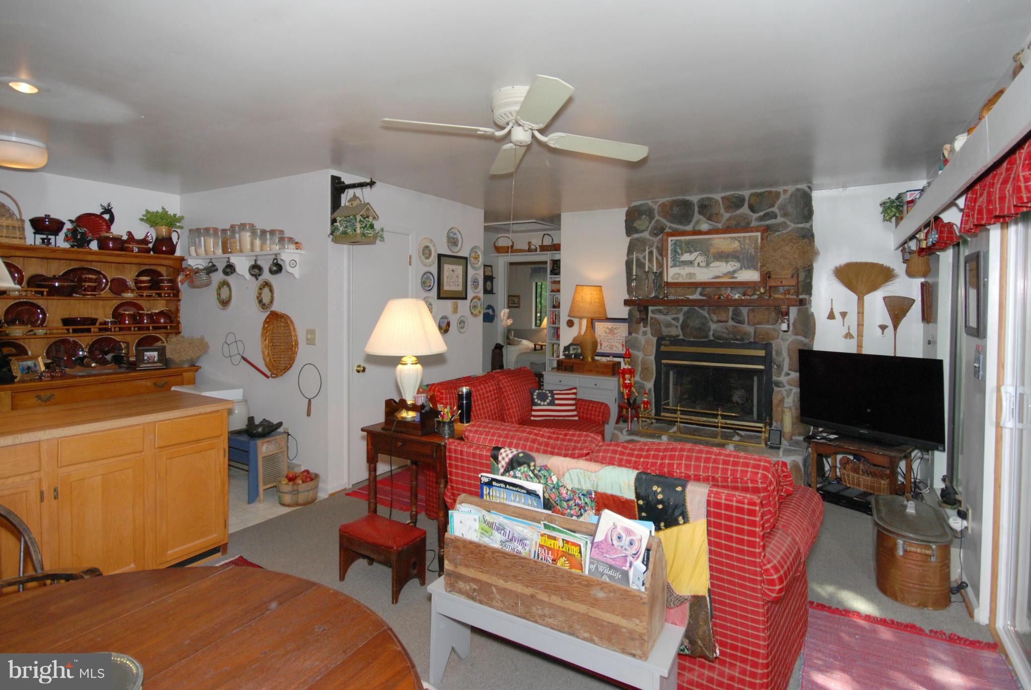 162 Pocahontas Road Front Royal, VA 22630 - Photo 13 of 28 Living Room