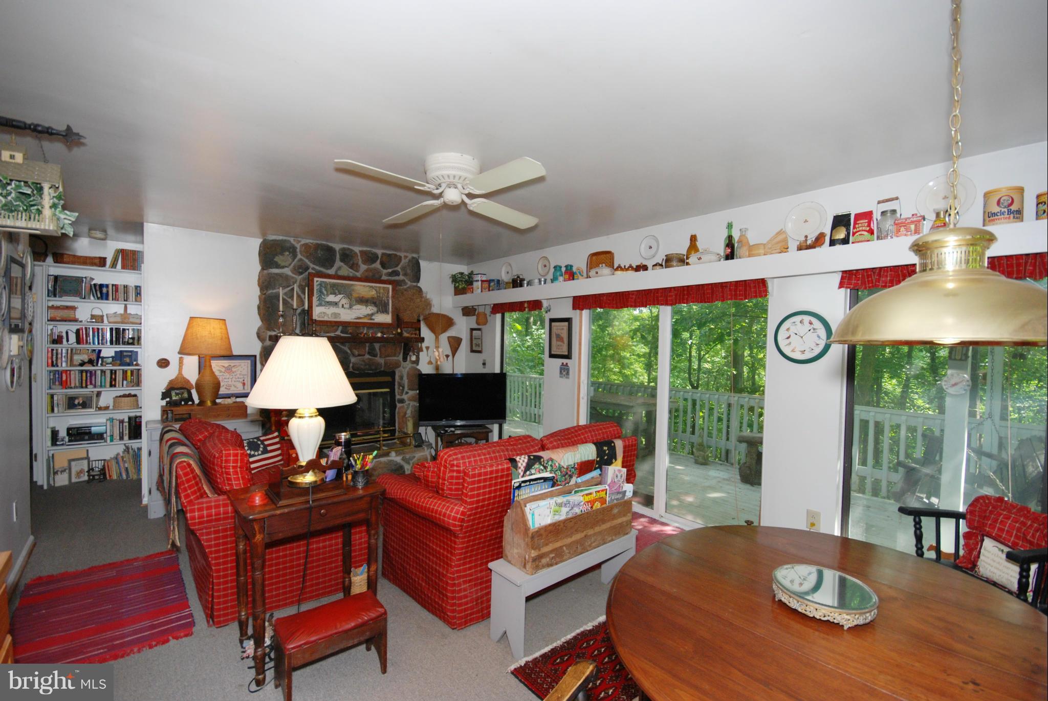162 Pocahontas Road Front Royal, VA 22630 - Photo 14 of 28 Living Room