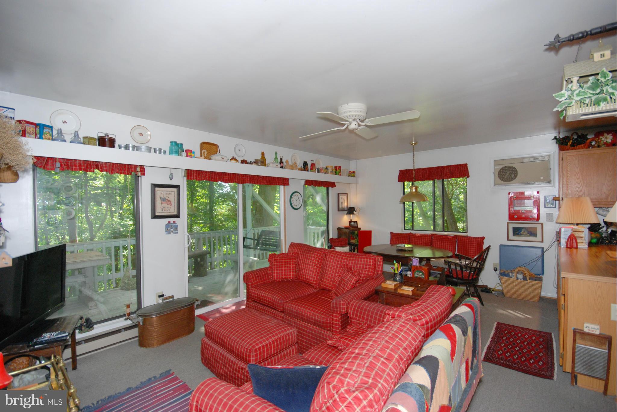 162 Pocahontas Road Front Royal, VA 22630 - Photo 16 of 28 Living Room