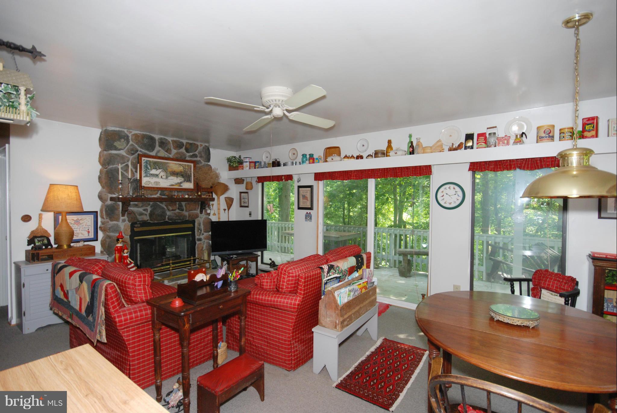162 Pocahontas Road Front Royal, VA 22630 - Photo 21 of 28 Living Room