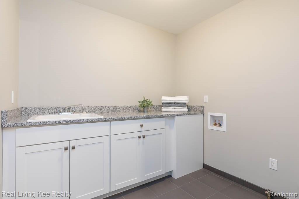 2715 Brook View Lane Troy, MI 48085 - Photo 31 of 41