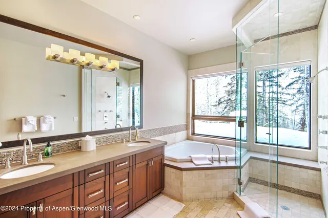 a view of entryway with a front door