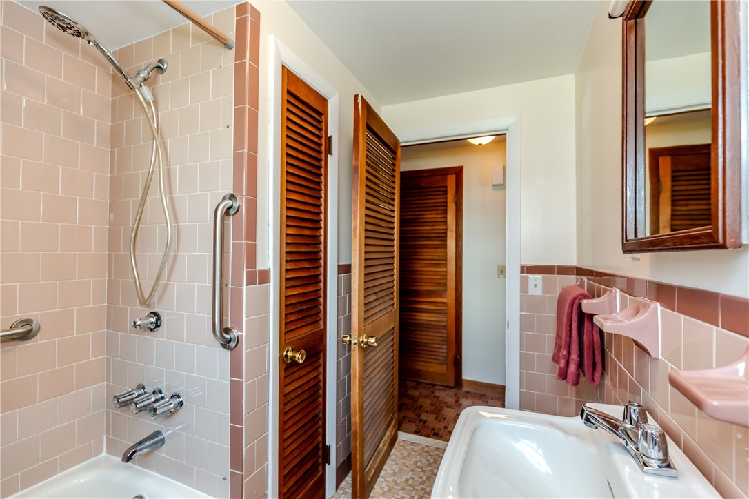 15 Drake Road Warwick, RI 02888 - Photo 16 of 48 Main level full bath
