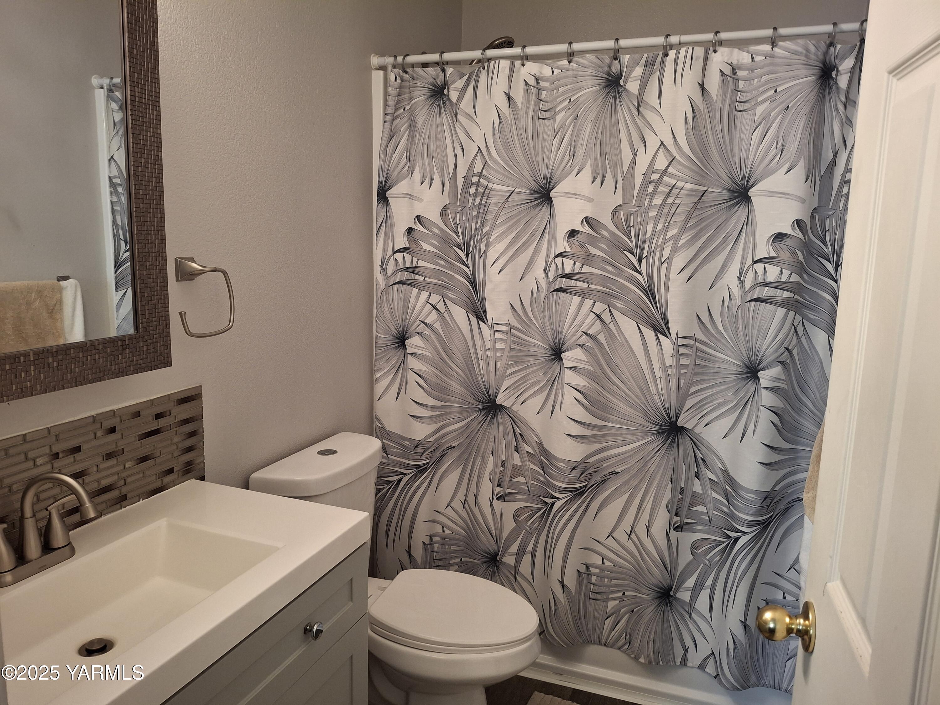 866 Ismo Loop Sunnyside, WA 98944 - Photo 12 of 17 a bathroom with a toilet sink and mirror