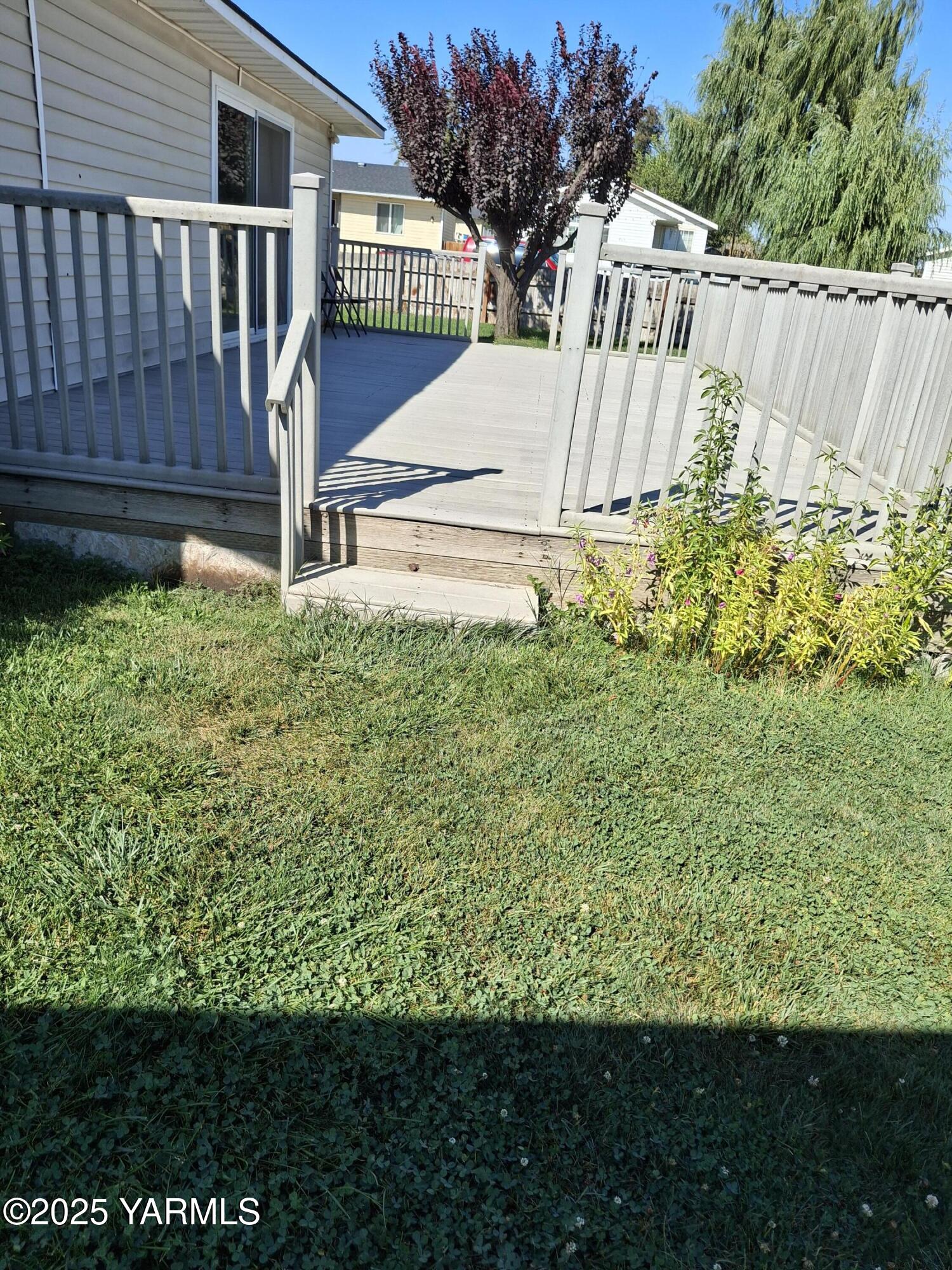 866 Ismo Loop Sunnyside, WA 98944 - Photo 3 of 17 a view of a house with backyard and sitting area
