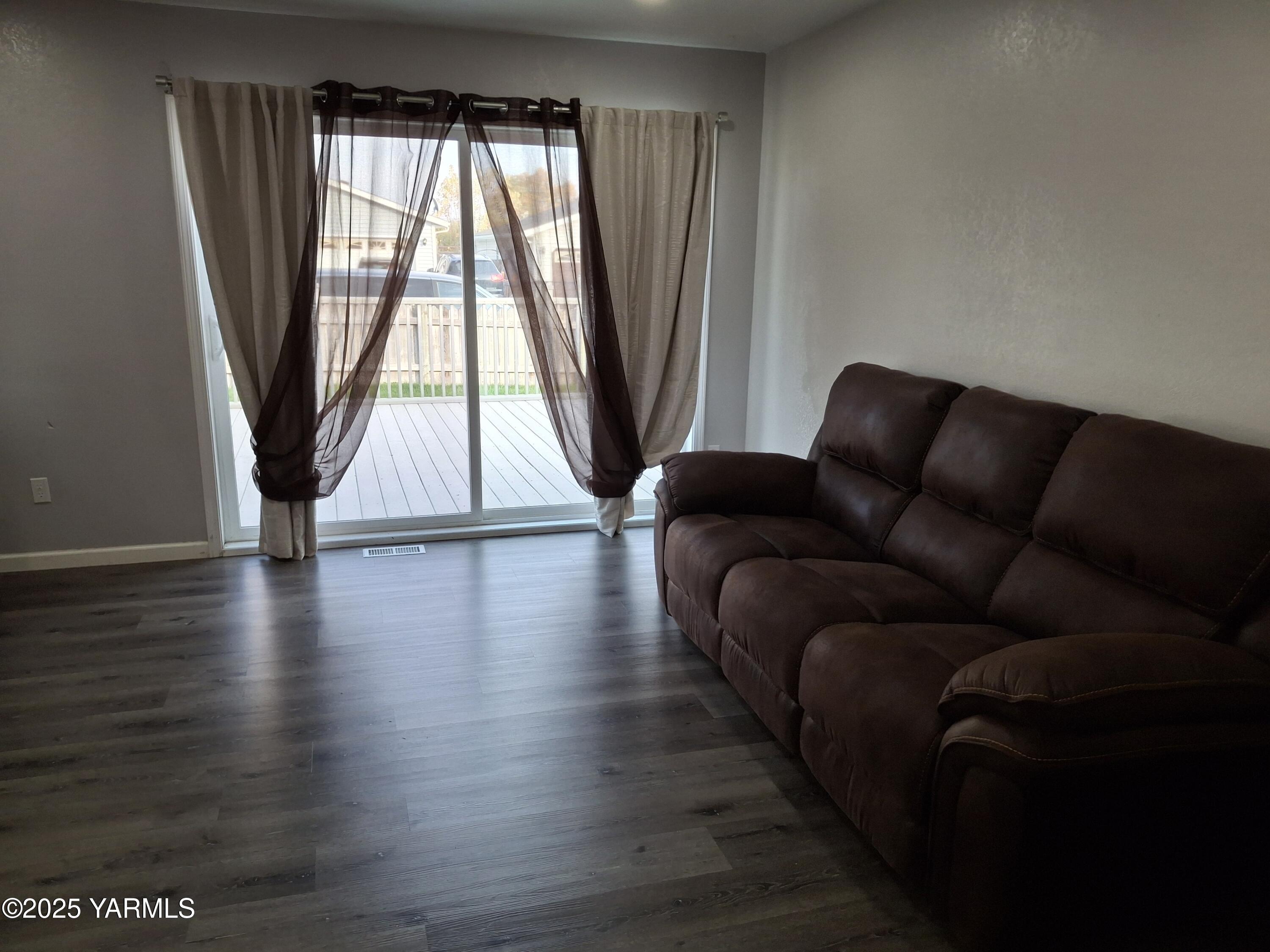 866 Ismo Loop Sunnyside, WA 98944 - Photo 5 of 17 a living room with furniture and a large window