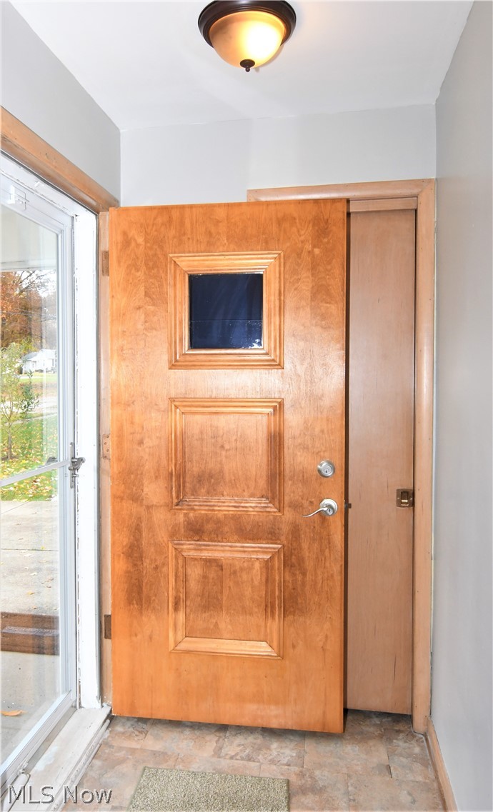 378 Sandhurst Road Akron, OH 44333 - Photo 3 of 31 Gallery Image 3