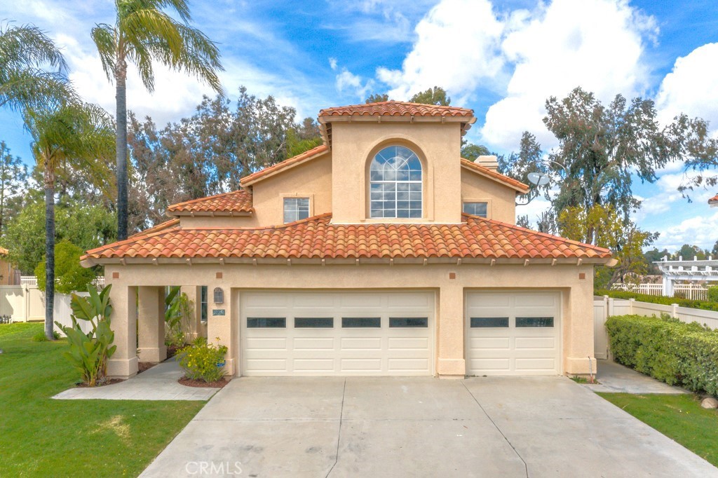 32230 Corte Chatada Temecula, CA 92592 - Photo 2 of 53 front view of a house with a yard