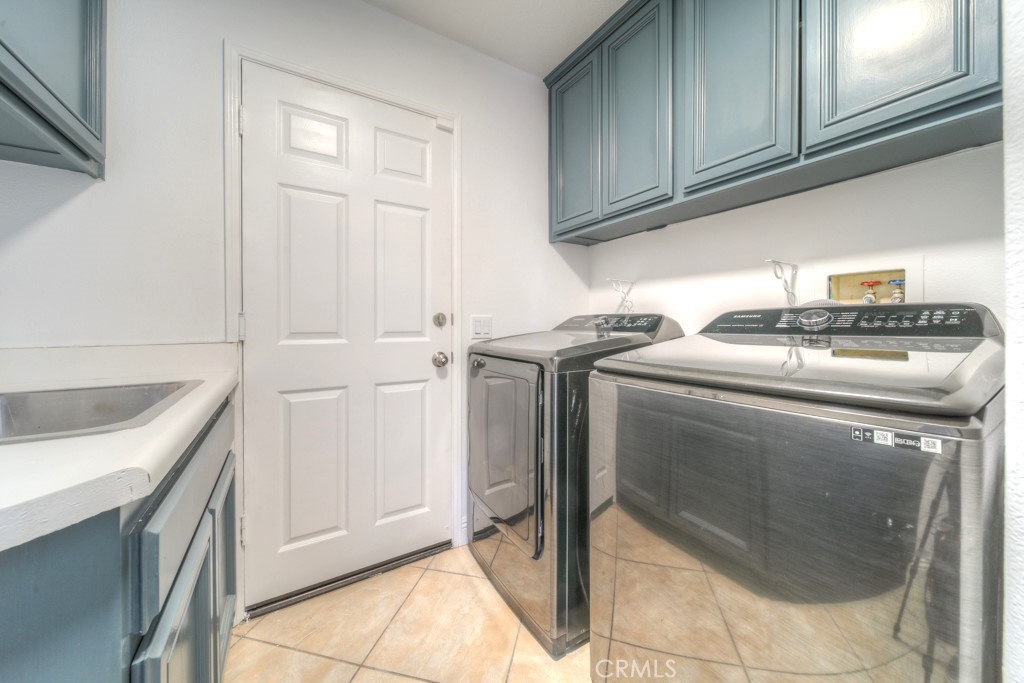 32230 Corte Chatada Temecula, CA 92592 - Photo 26 of 53 a utility room with dryer and washer