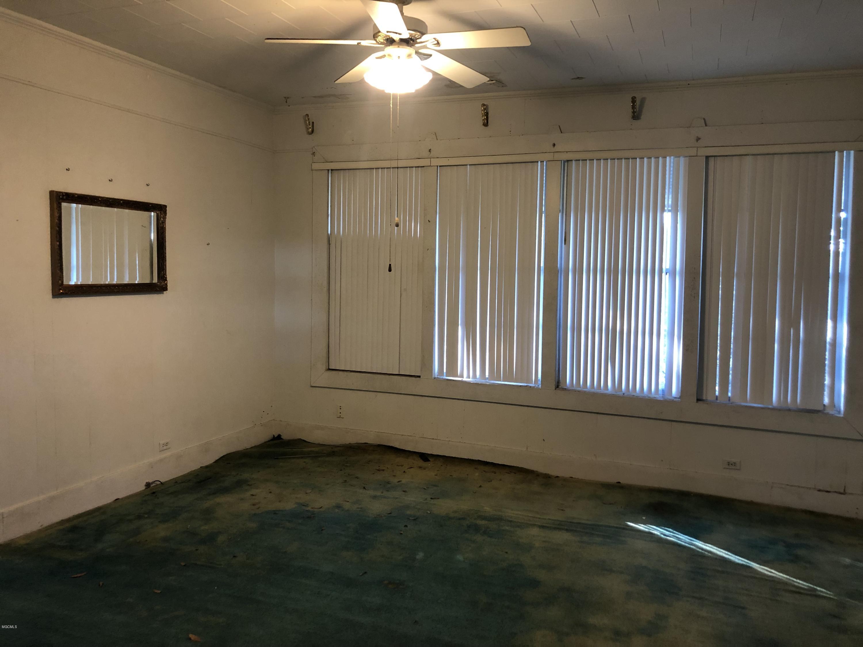511 Old Pass Road West Long Beach, MS 39560 - Photo 4 of 18 3 - Living Room 1
