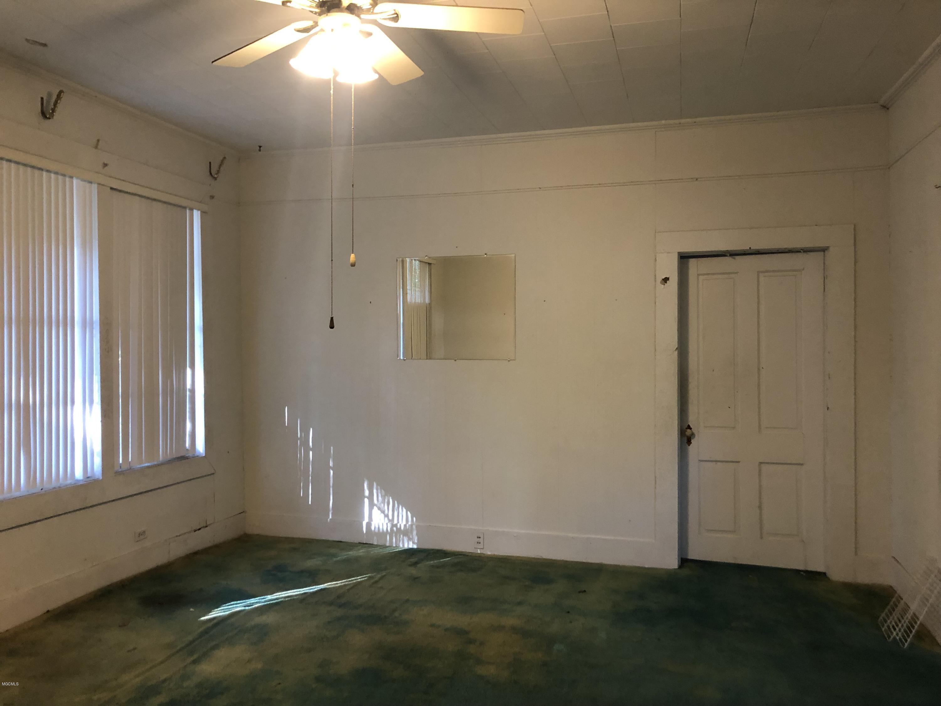 511 Old Pass Road West Long Beach, MS 39560 - Photo 5 of 18 4 - Living Room 2
