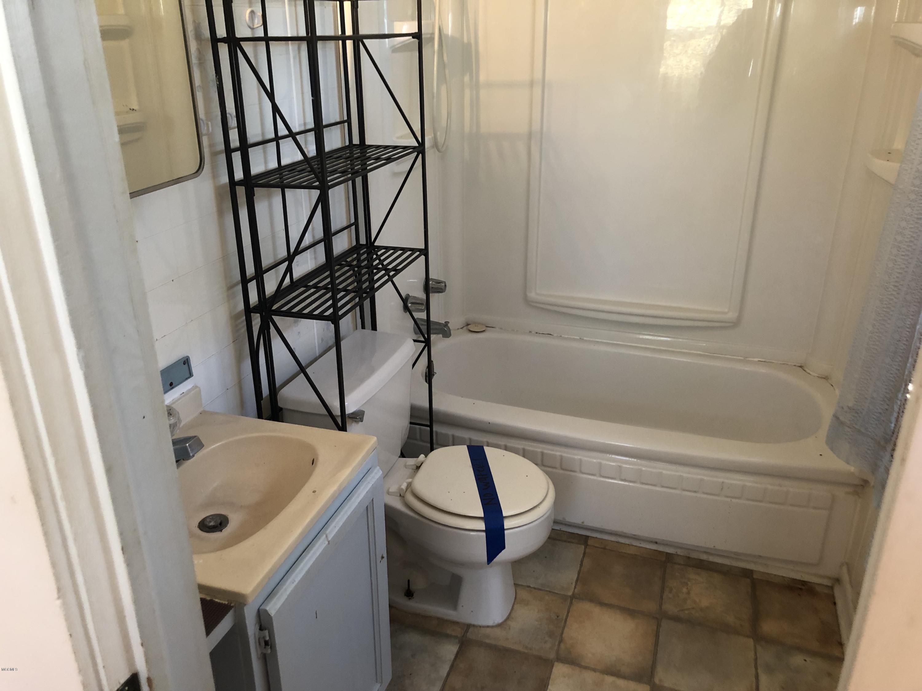 511 Old Pass Road West Long Beach, MS 39560 - Photo 8 of 18 7 - Master Bath