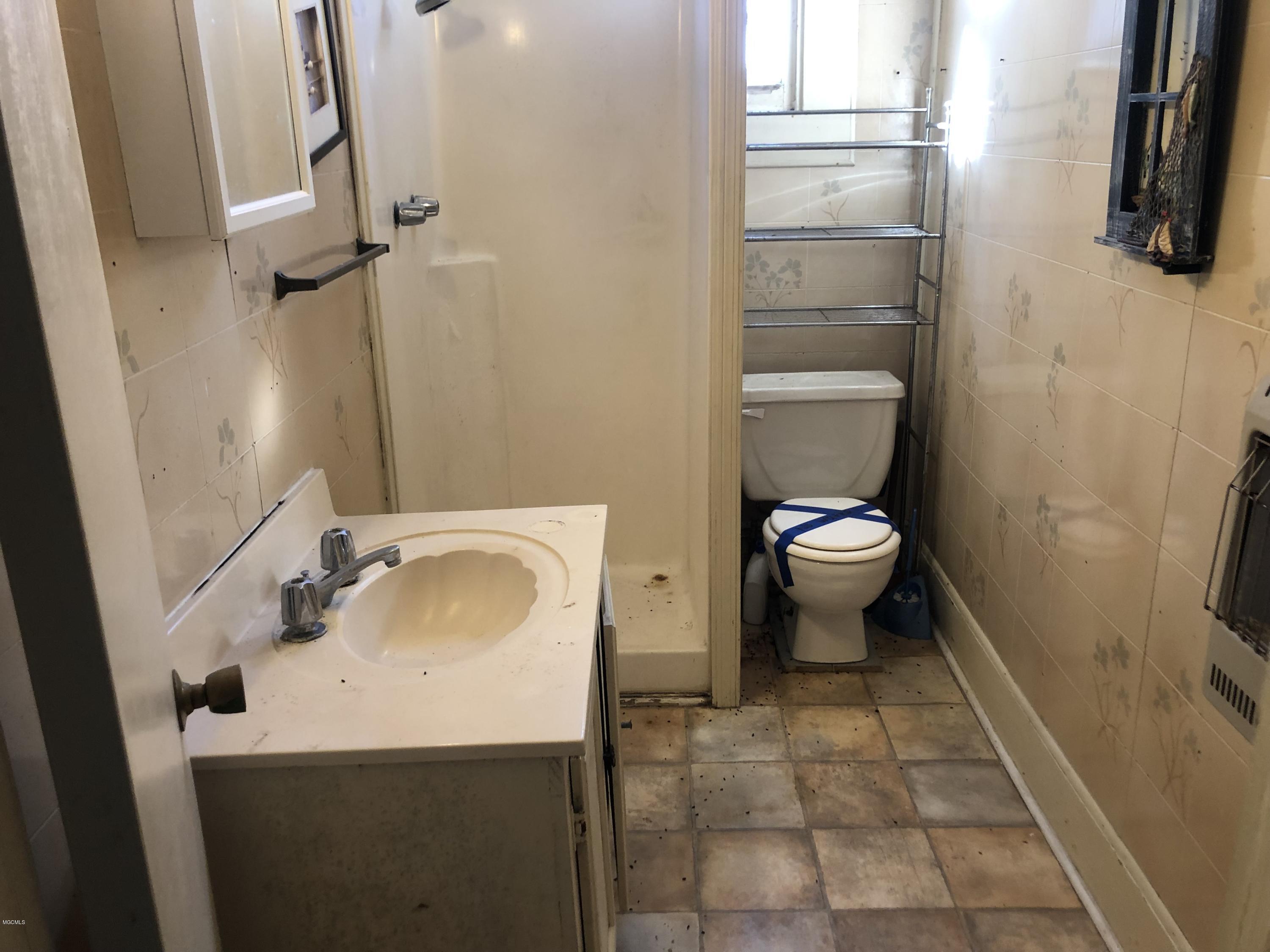 511 Old Pass Road West Long Beach, MS 39560 - Photo 9 of 18 8 - Bathroom 2