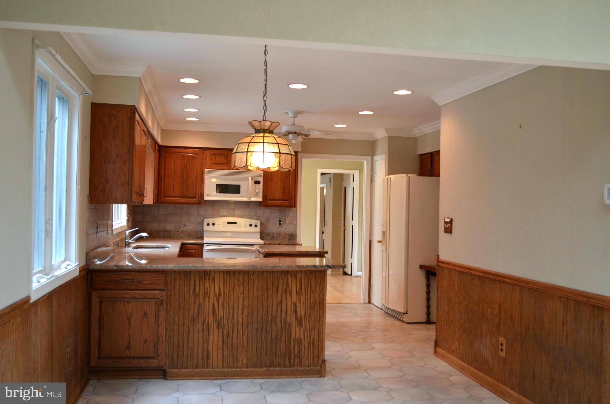403 East Wheel Road Abingdon, MD 21009 - Photo 17 of 30 Kitchen with eat in area