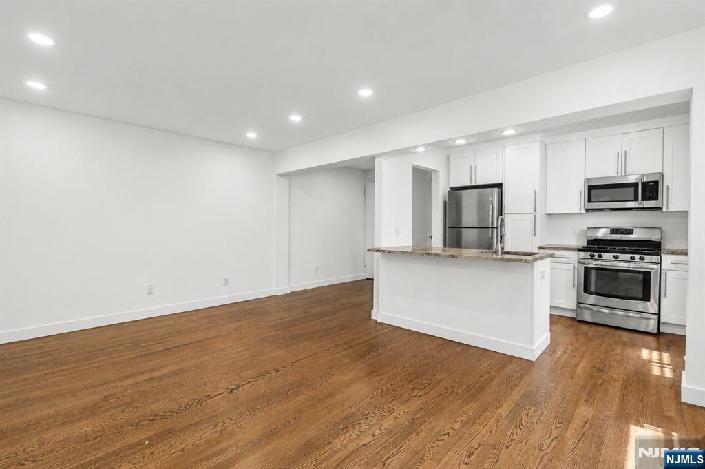 2205 North Central Road, Unit 3C Fort Lee, NJ 07024 - Photo 1 of 6