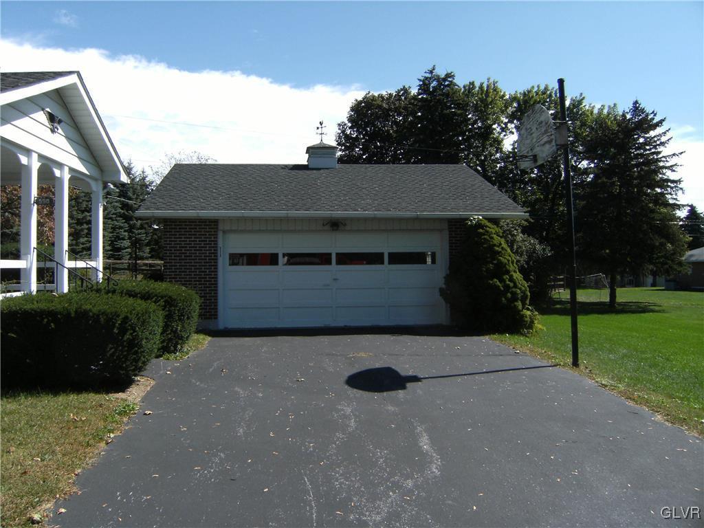 598 Cherry Road Northampton, PA 18067 - Photo 3 of 23 Gallery Image 3