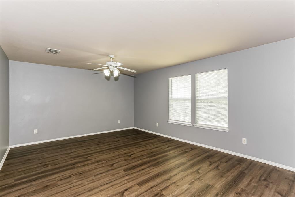 9233 Monument Court Fort Worth, TX 76244 - Photo 11 of 25
