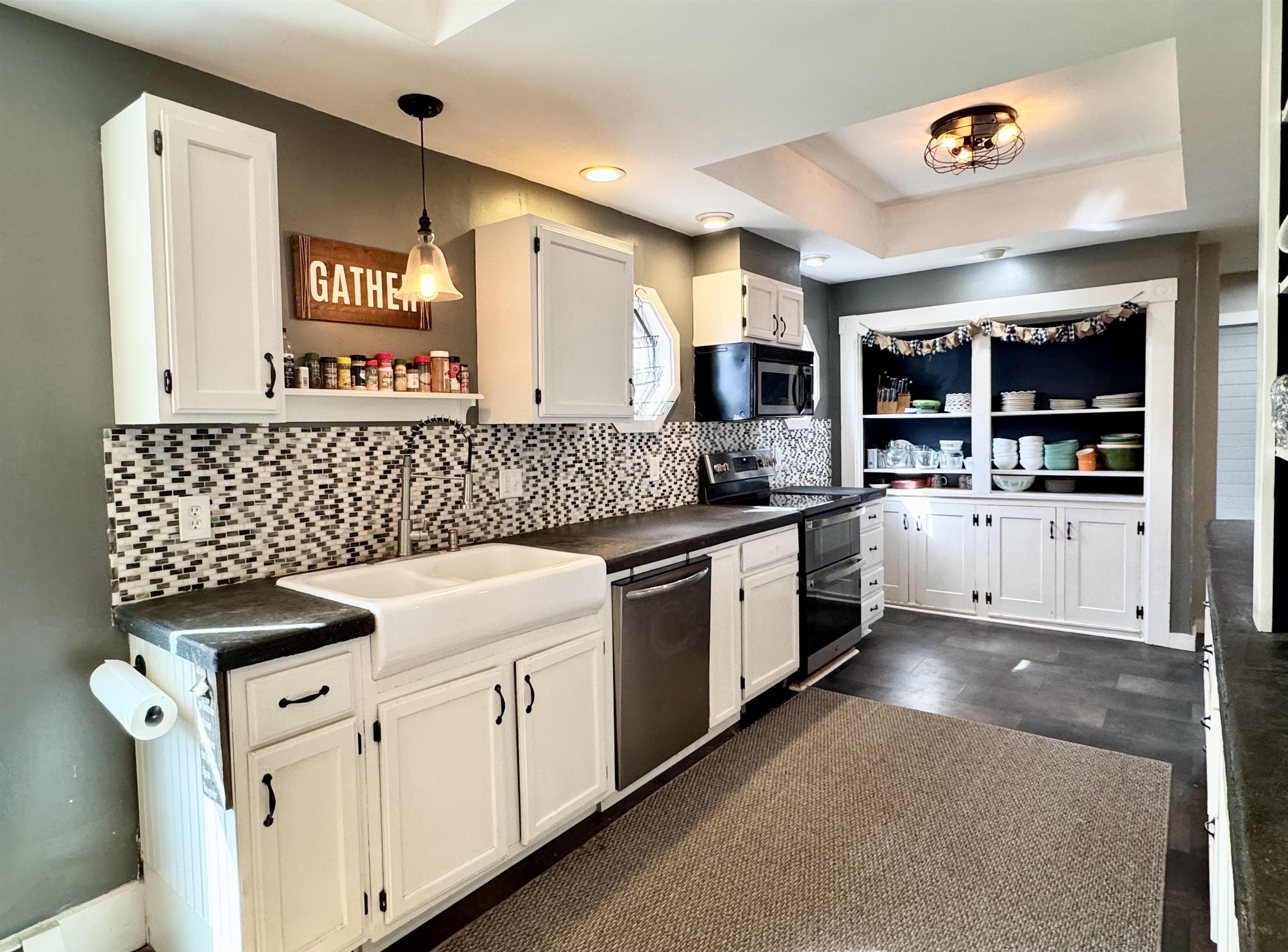 35 School Street Rockingham, VT 05101 - Photo 5 of 37