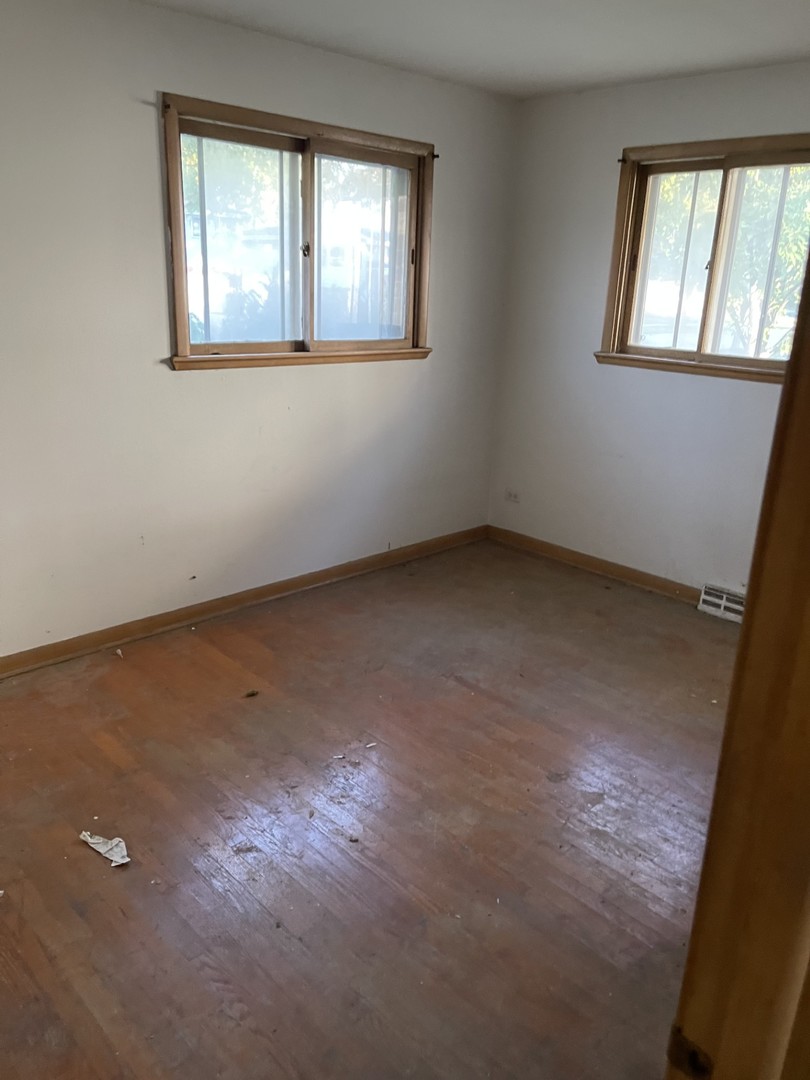 441 East Adams Street Elmhurst, IL 60126 - Photo 12 of 20 an empty room with a window