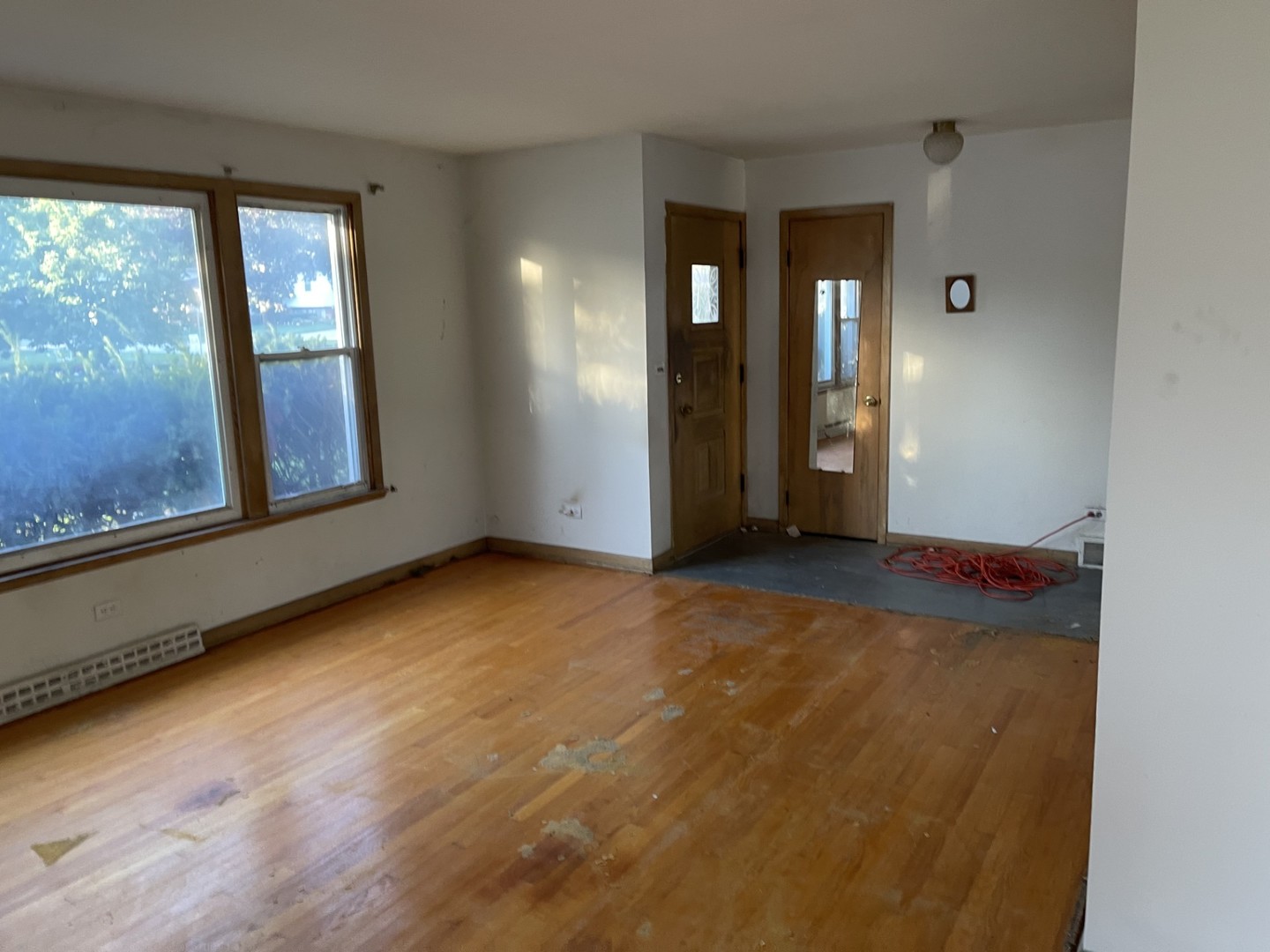 441 East Adams Street Elmhurst, IL 60126 - Photo 7 of 20 an empty room with large window