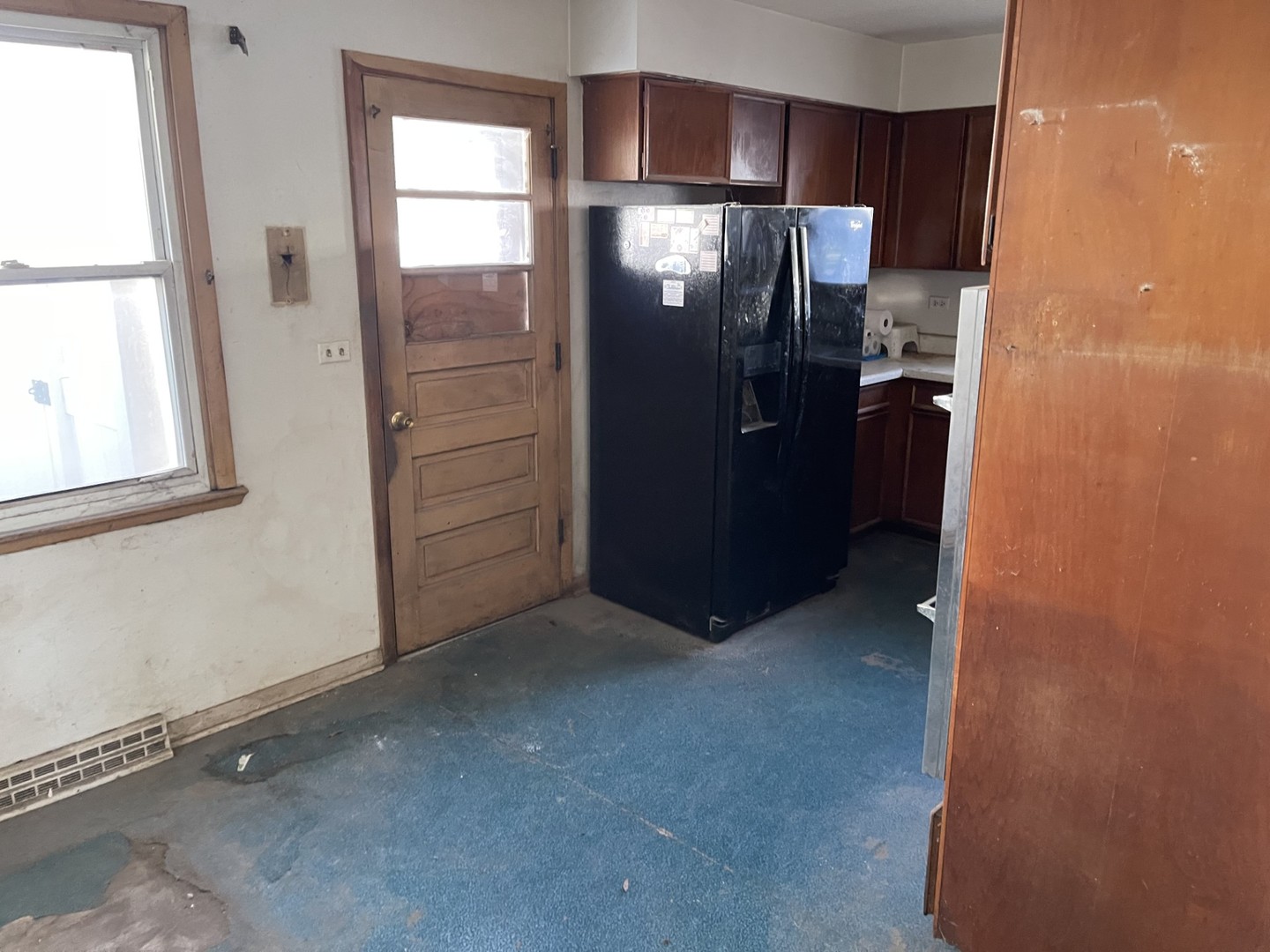 441 East Adams Street Elmhurst, IL 60126 - Photo 9 of 20 a kitchen with metallic refrigerator freezer and a dishwasher