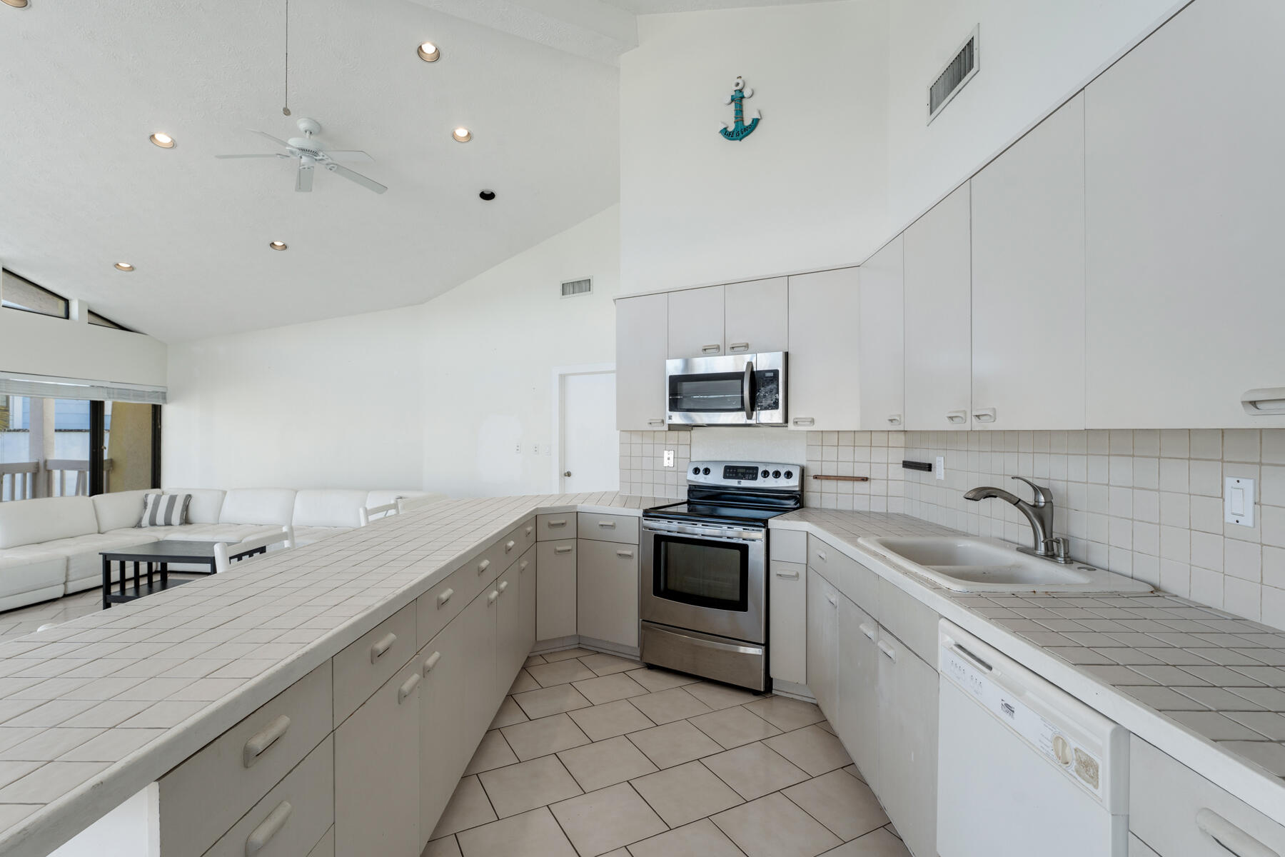 184 Bahama Avenue Key Largo, FL 33037 - Photo 20 of 72 Ample Counterspace