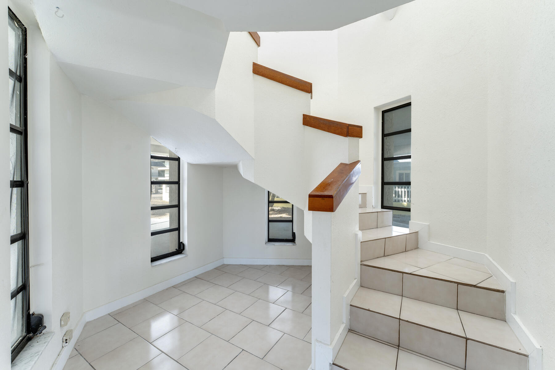 184 Bahama Avenue Key Largo, FL 33037 - Photo 22 of 72 a view of entryway and hall