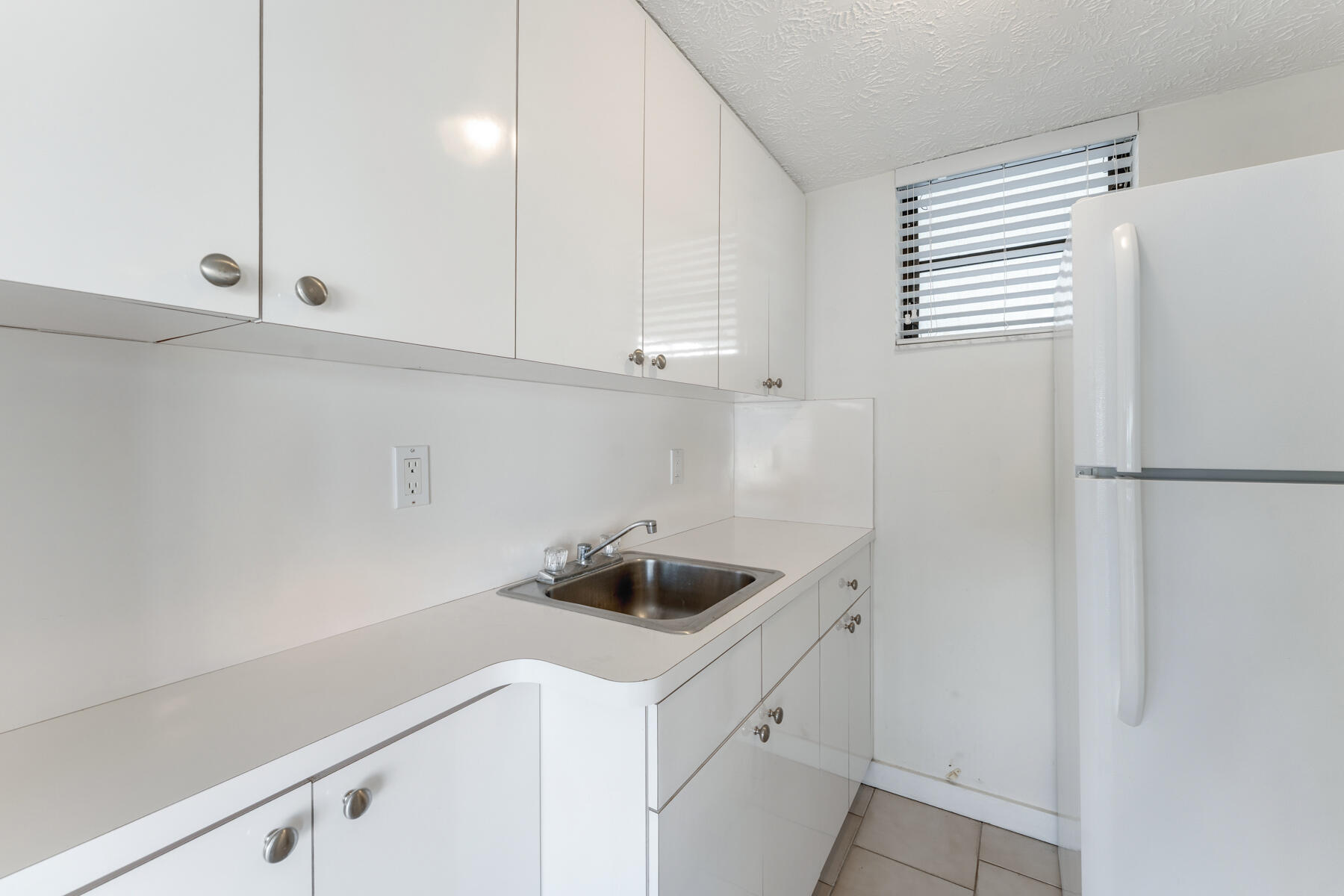 184 Bahama Avenue Key Largo, FL 33037 - Photo 29 of 72 Wet Bar