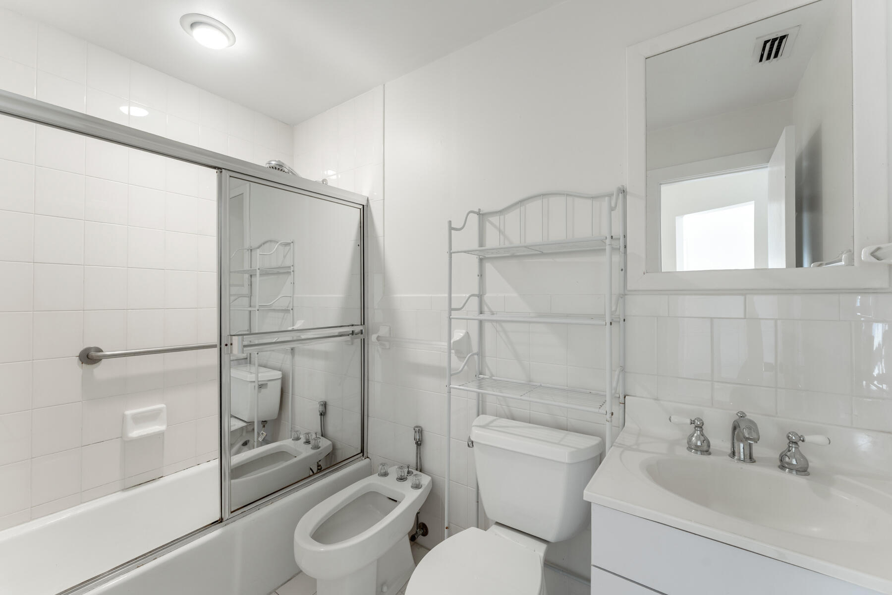 184 Bahama Avenue Key Largo, FL 33037 - Photo 34 of 72 Tub & Shower