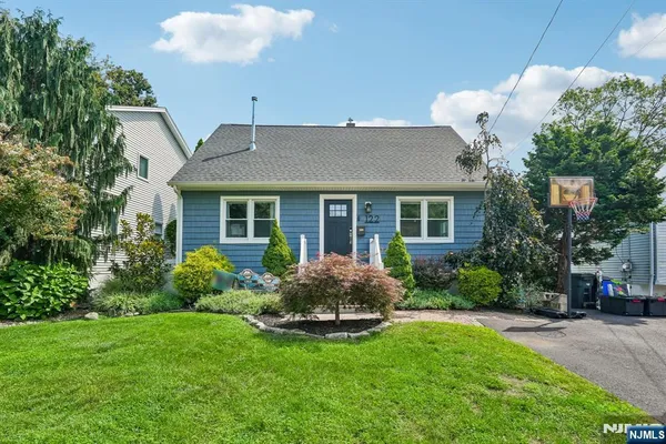 $650,000 | 122 Maplewood Avenue, Wayne, NJ 07470