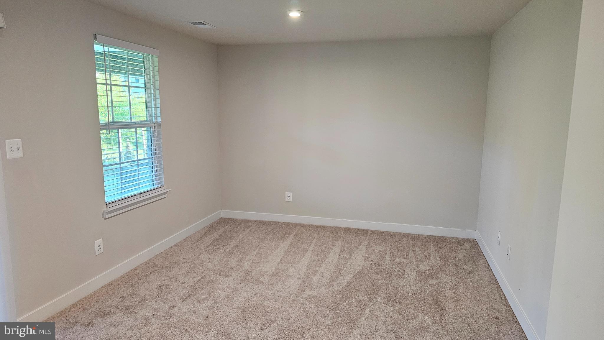 2055 Rivers Drive Newark, DE 19702 - Photo 6 of 48 an empty room with a window