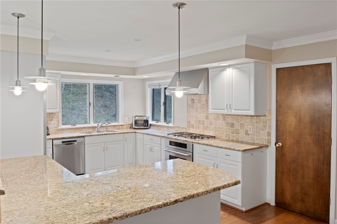 9 Falls View Lane Penfield, NY 14625 - Photo 14 of 46