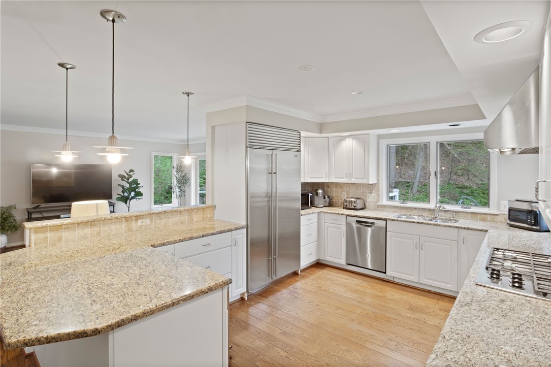 9 Falls View Lane Penfield, NY 14625 - Photo 16 of 46