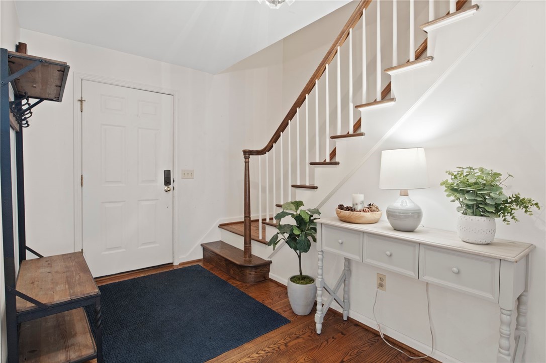 9 Falls View Lane Penfield, NY 14625 - Photo 5 of 46