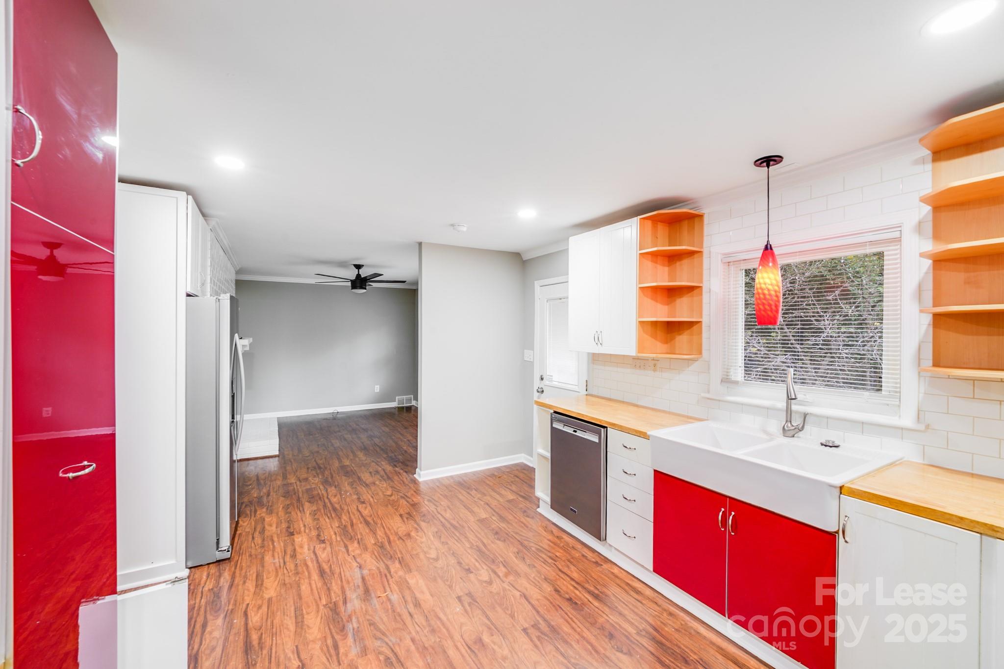5600 Riviere Drive Charlotte, NC 28211 - Photo 17 of 35 a bathroom with a sink and a bathtub