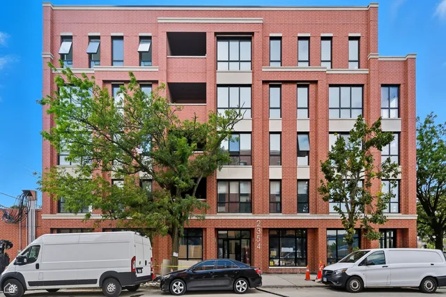 $2,975 | 2354 North Washtenaw Avenue, Unit 301, Chicago, IL 60647