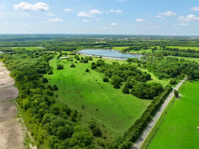 a view of a green field with lots of green space in it