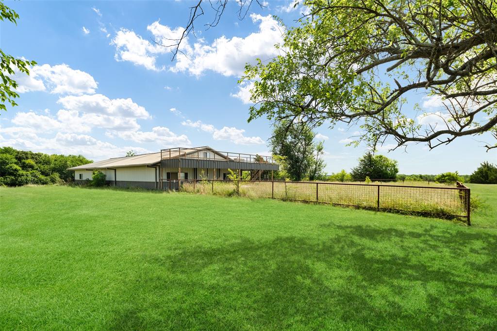 318 Cold Springs Road Van Alstyne, TX 75495 - Photo 7 of 17 a view of a backyard